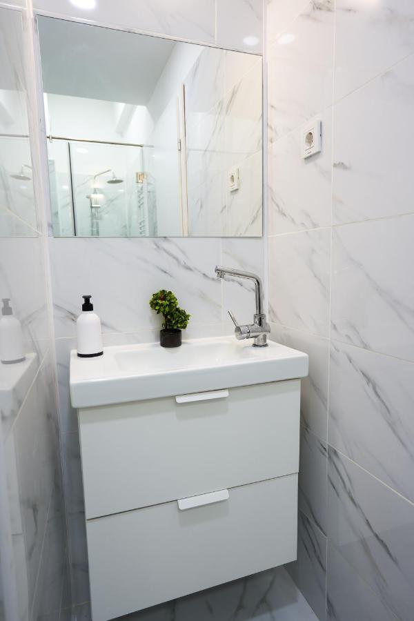 Minimalist Design Apartament In Magheru Bucharest Luaran gambar